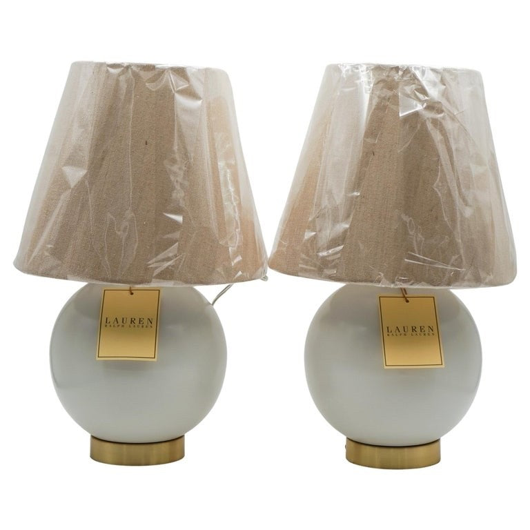 PAIR OF RALPH LAUREN EX DISPLAY WHITE CERAMIC TABLE LAMPS INCLUDING SHADES (1/2)