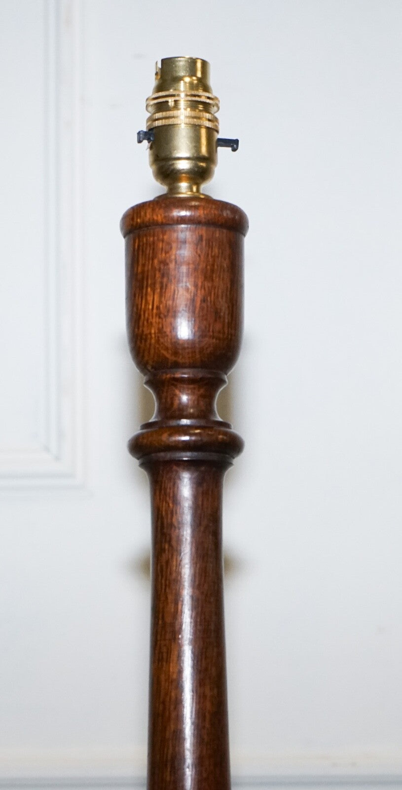 ANTIQUE TRADITIONAL OAK STANDARD FLOOR LAMP