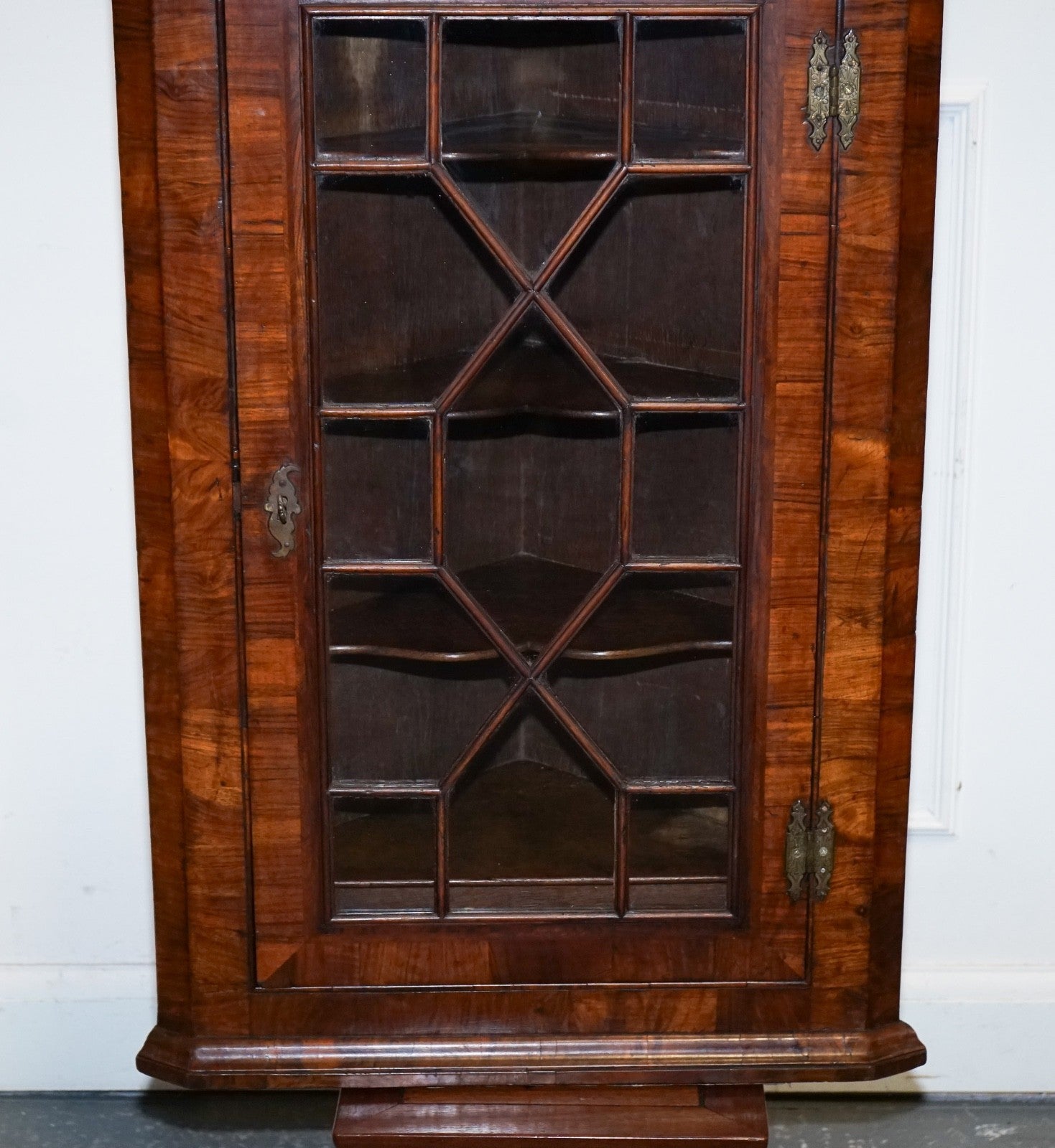 GEORGIAN CORNER HANGING DISPLAY CABINET BOOKCASE GLAZED DOOR DRAWER INSIDE