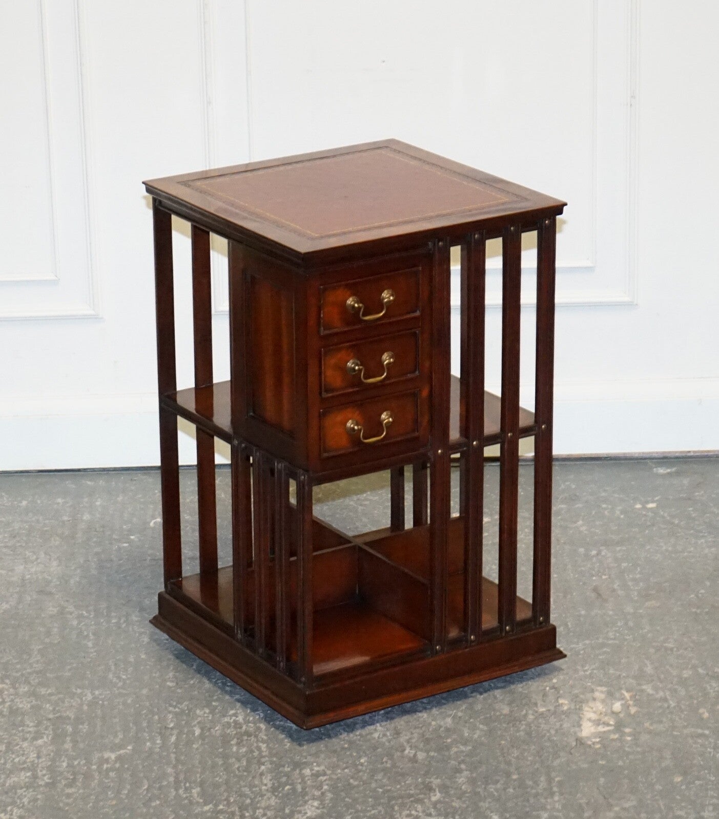 STUNNING REVIVAL INLAID REVOLVING BOOKCASE END TABLE WITH BROWN AGED LEATHER TOP