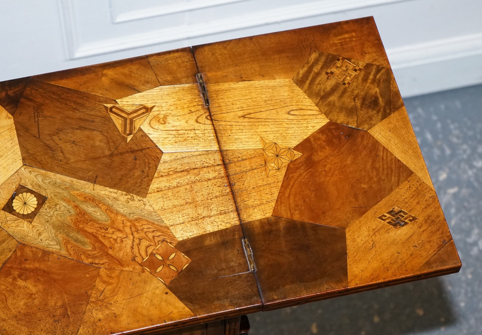 ANTIQUE CIRCA 1800S JAPANESE MARQUETRY GAMES TABLE CABINET ON STAND