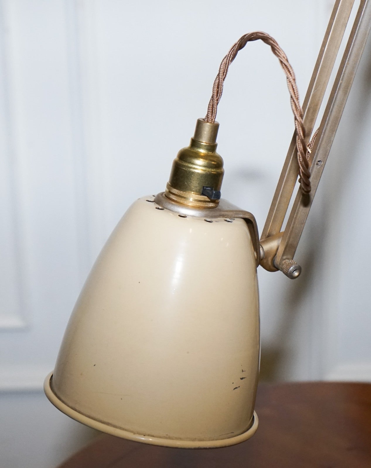 ANTIQUE CIRCA 1950 RECLAIMED HADRILL & HORSTMANN COUNTERPOISE DESK LAMP