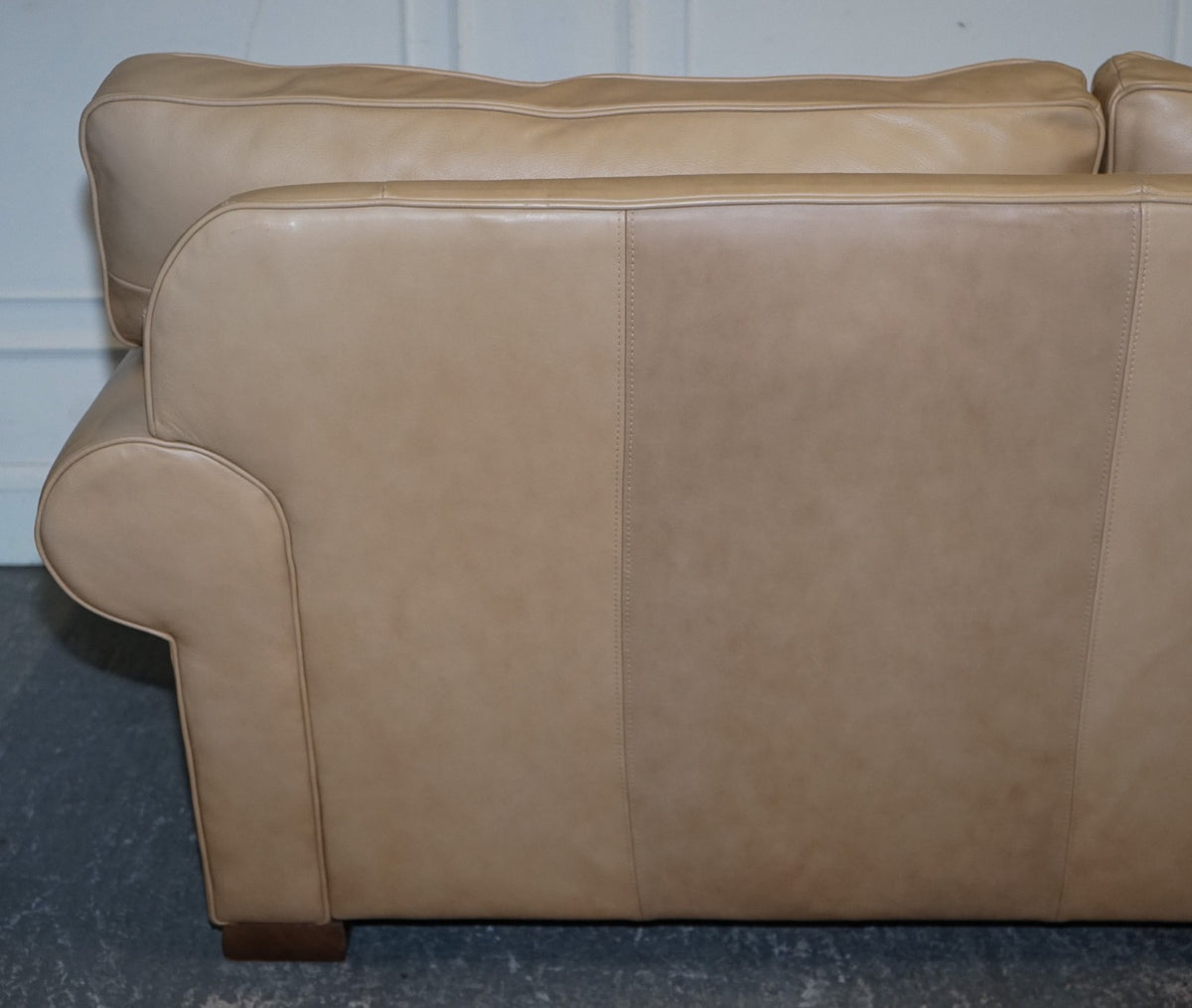 FINE LATTE BROWN LEATHER TWO SEATER SOFA MADE BY MULTIYORK ENGLAND