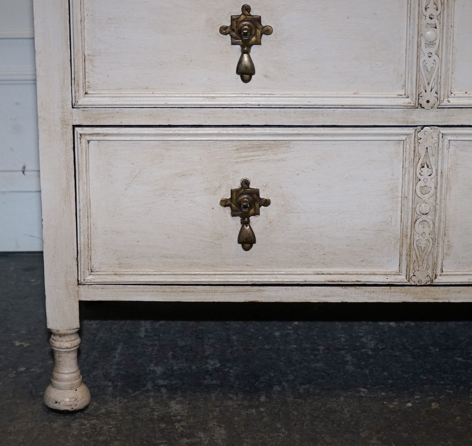 ANTIQUE VICTORIAN HAND PAINTED IVORY WHITE CHEST OF DRAWERS WITH BRASS HANDLES