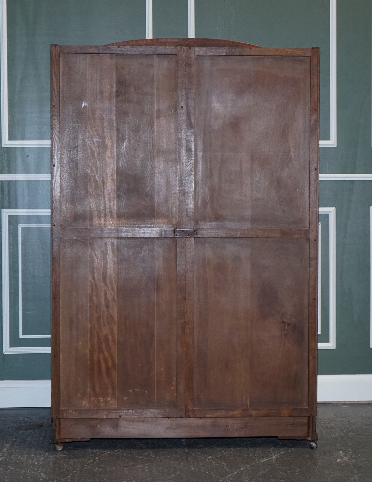 LARGE VINTAGE ART DECO OAK TWO DOOR WARDROBE