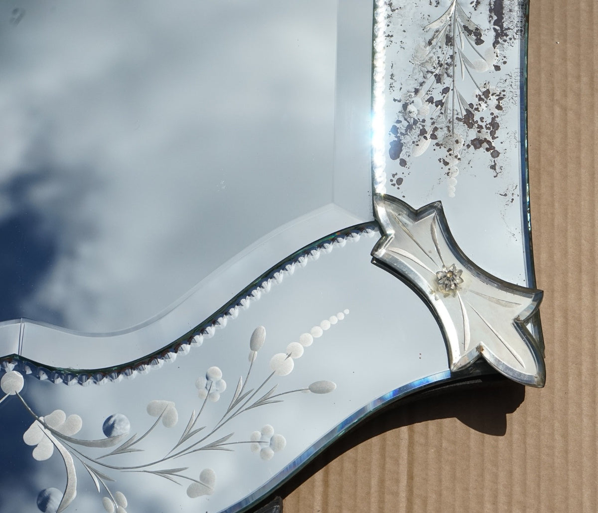 ANTIQUE ITALIAN CIRCA 1910 VENETIAN ETCHED GLASS HEART SHAPED WALL MIRROR