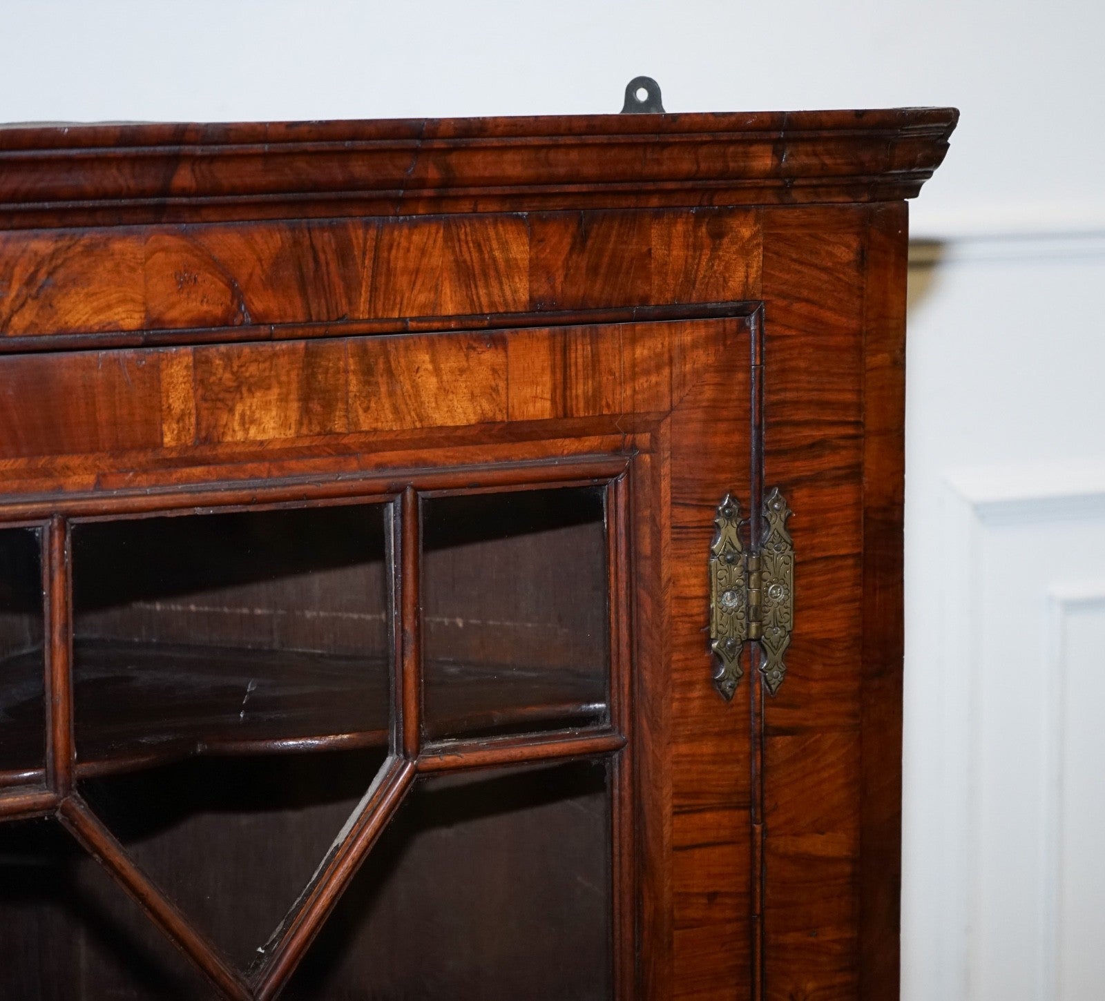 GEORGIAN CORNER HANGING DISPLAY CABINET BOOKCASE GLAZED DOOR DRAWER INSIDE