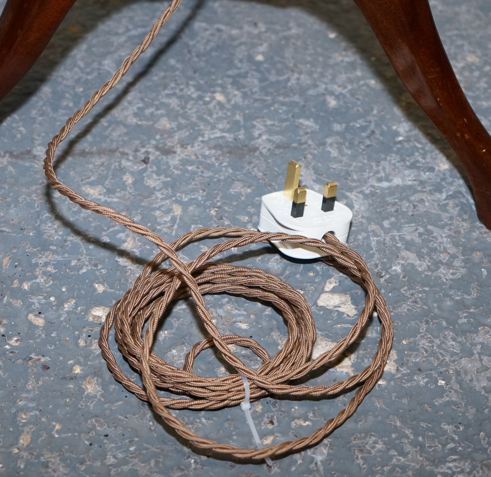 RARE HARRODS LONDON ENGLISH READING LAMP STAND SIDE TABLE WITH LAMP