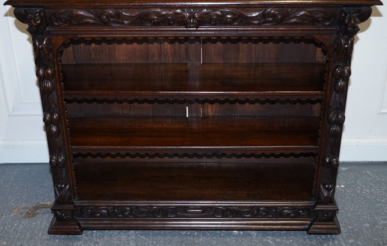 ANTIQUE CIRCA 1800 OAK GREENMAN & LIONHEADS DWARF OPEN BOOKCASE