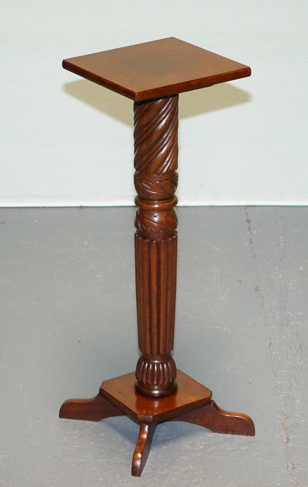 VINTAGE CARVED HARDWOOD BARLEY TWIST PEDESTAL STAND DISPLAY PLANT STAND