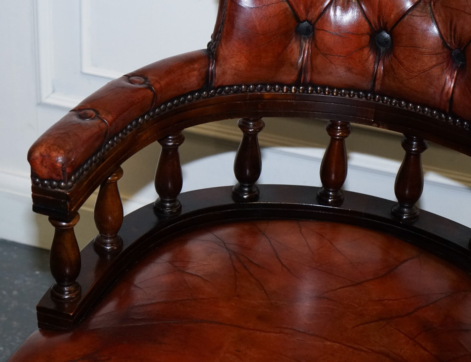 ANTIQUE HAND DYED BROWN LEATHER CHESTERFIELD CAPTAINS OFFICE SWIVEL ARMCHAIR