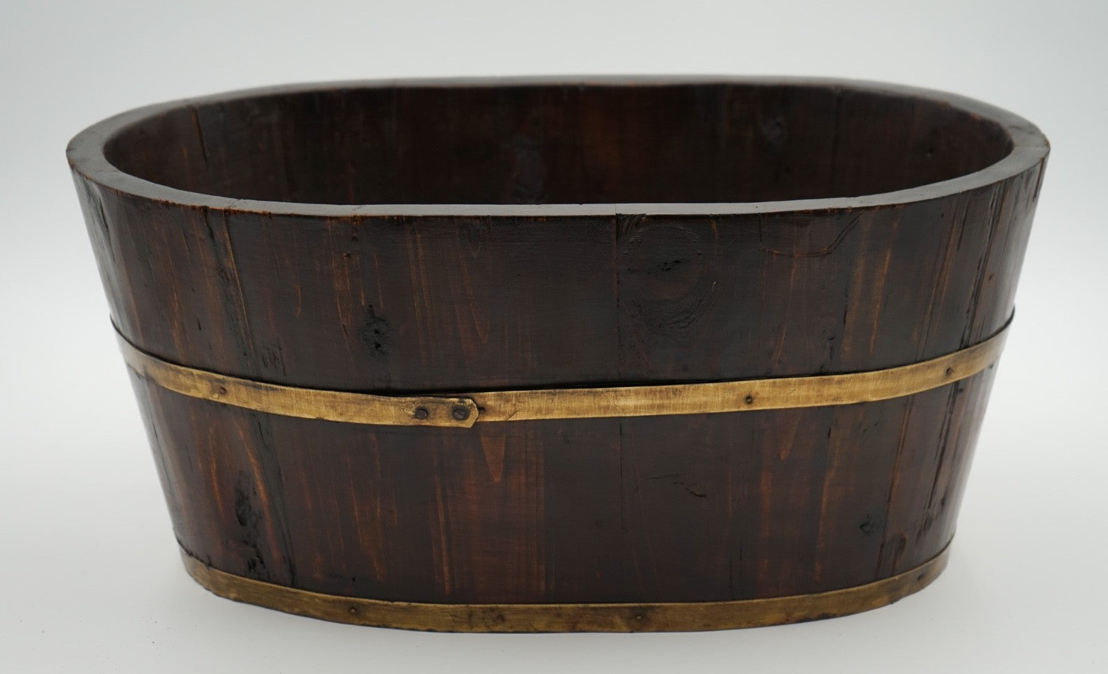 ANTIQUE ENGLISH OAK PLANTER OR CHAMPAGNE COOLER BUCKET WITH BRASS TRIM