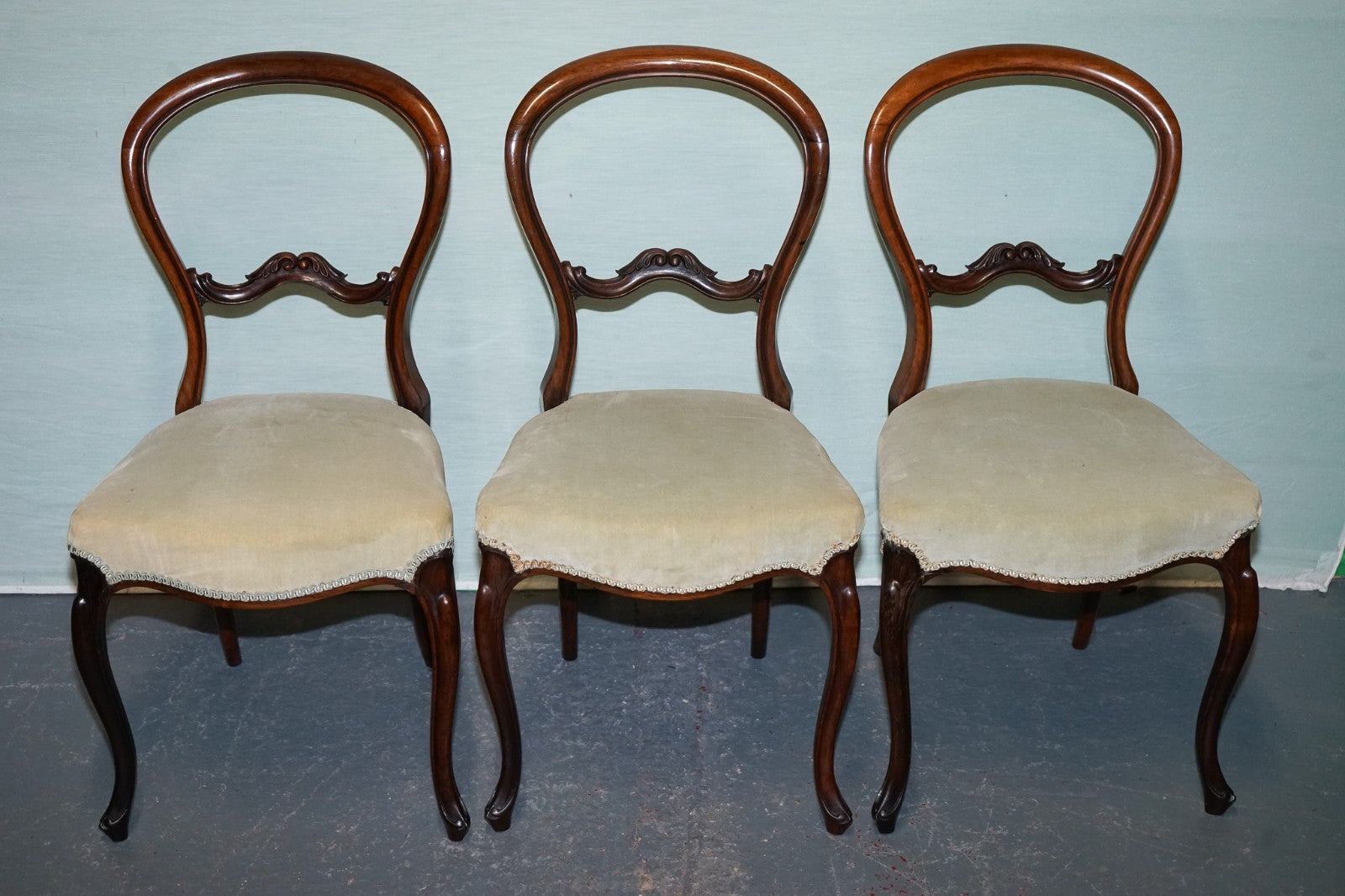 SET OF SIX CIRCA 1860 VICTORIAN BALLOON BACK DINNING CHAIRS