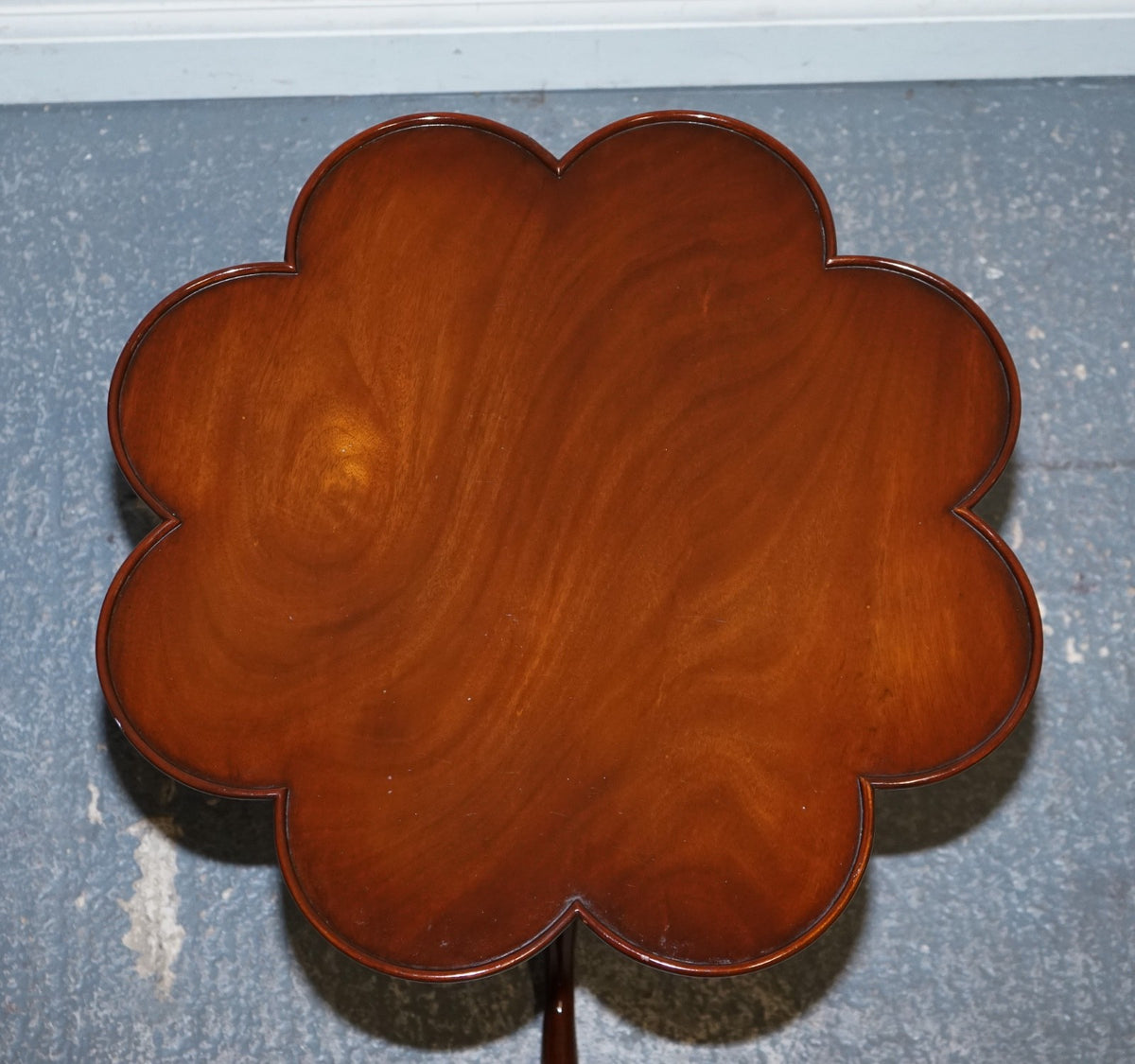 ANTIQUE STYLE TILT TOP WINE SIDE TABLE WITH PIECRUST TOP RAISED ON TRIPOD BASE