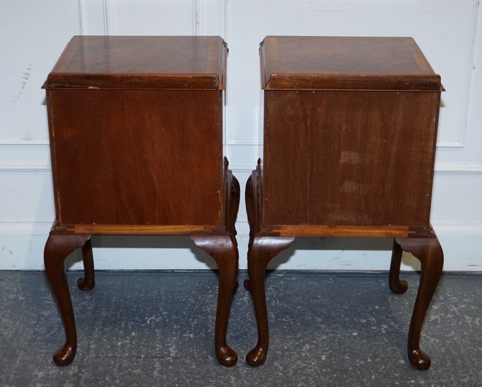ANTIQUE RESTORED PAIR OF 1920S ART DECO QUEEN ANNE BEDSIDE TABLES NIGHTSTANDS