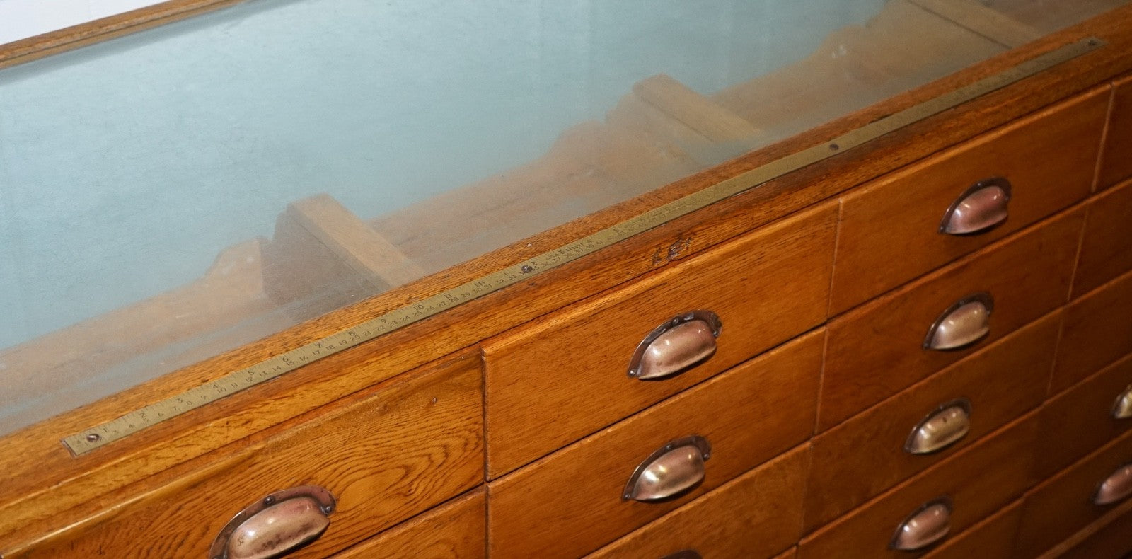 ANTIQUE 1920 ENGLISH VICTORIAN OAK HABERDASHERY SHOP COUNTER WITH ORIGINAL GLASS