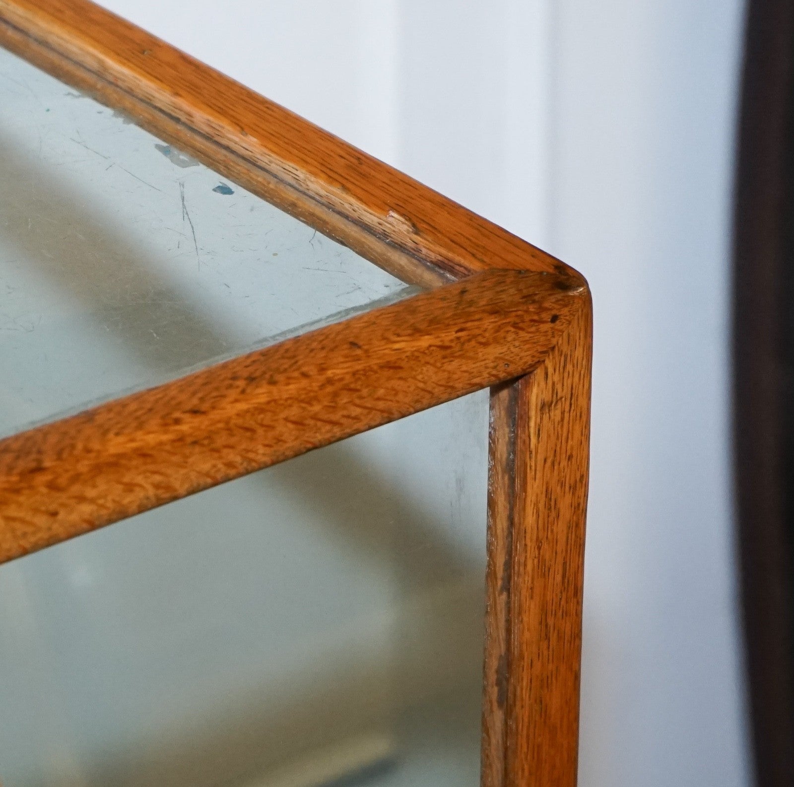 ANTIQUE 1920 ENGLISH VICTORIAN OAK HABERDASHERY SHOP COUNTER WITH ORIGINAL GLASS