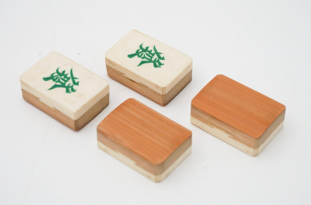 ANTIQUE 1920'S MAHJONG SET WITH ORIGINAL WOODEN BOX BONE & BAMBOO 144 TILES