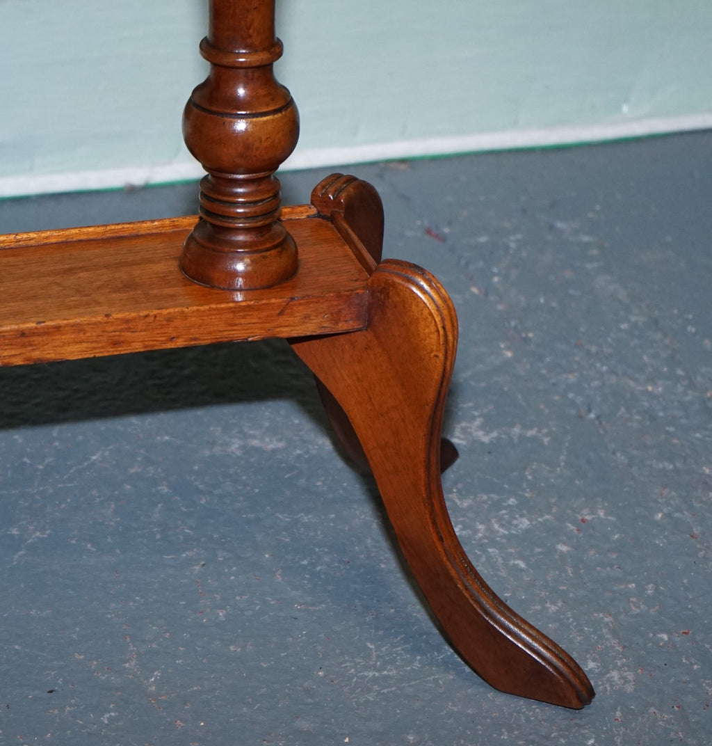 VINTAGE OVAL SCALLOPED EDGE OCCASIONAL SIDE TABLE