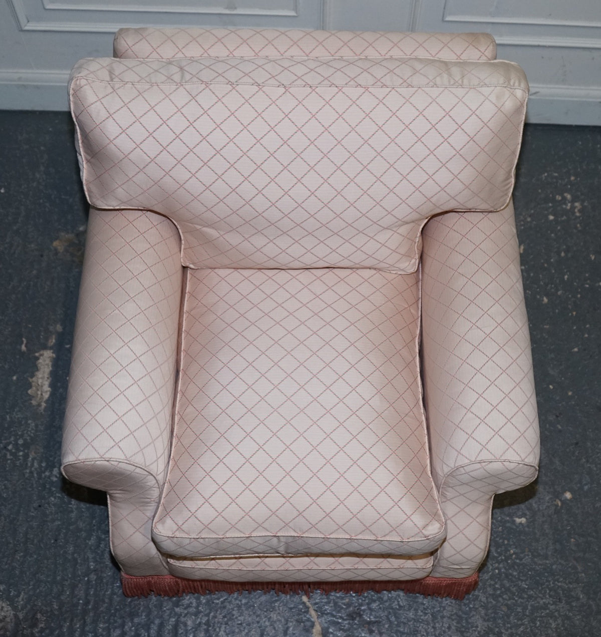 TRADITIONAL ENGLISH COUNTRY HOUSE ARMCHAIR WITH FOOTSTOOL FEATHER FILLED