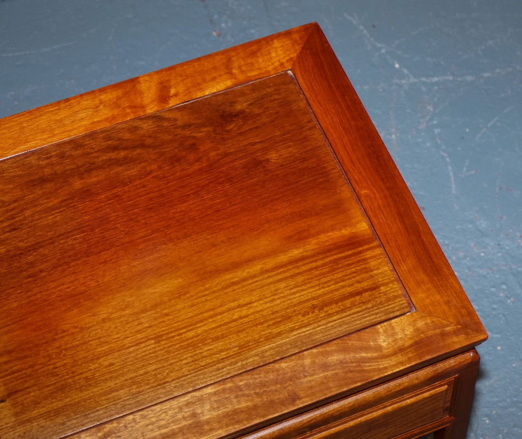 VINTAGE ORIENTAL CHINESE MiD CENTURY SIDE TABLE WiTH DRAWER AND SHELF