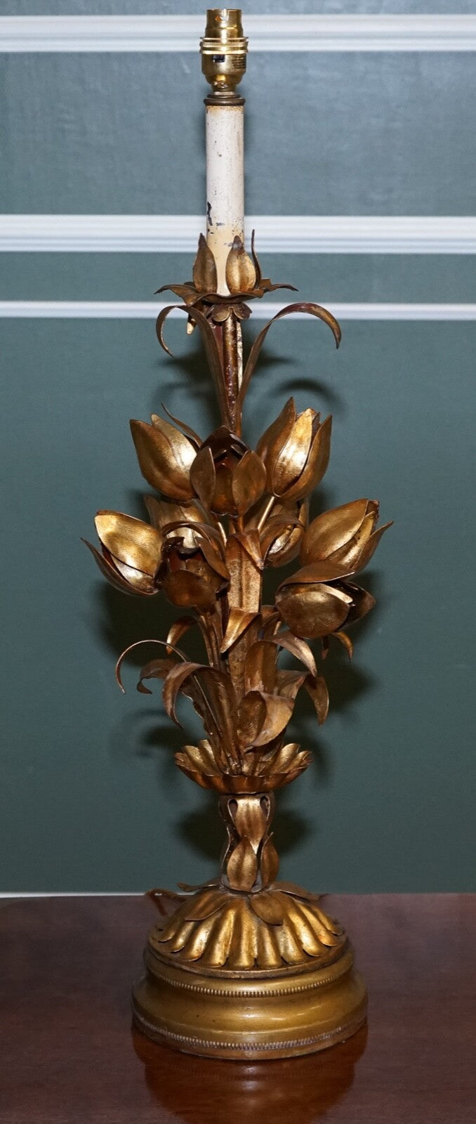 ITALIAN HOLLYWOOD REGENCY GOLD TONE WITH TULIP & LOTUS FLOWER DESIGN TABLE LAMP