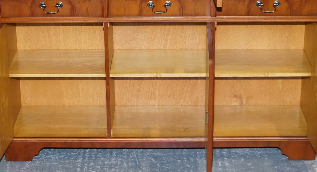 VINTAGE ENGLISH BURR YEW WOOD 3 DOOR GLAZED DISPLAY BOOKCASE CABiNET