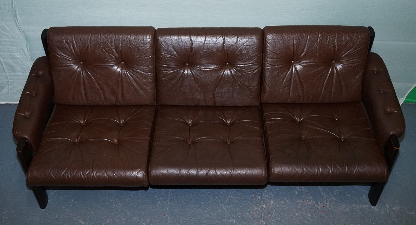 SCANDiNAVIAN ViNTAGE EKORNES STRESSLESS THREE SEATER SOFA