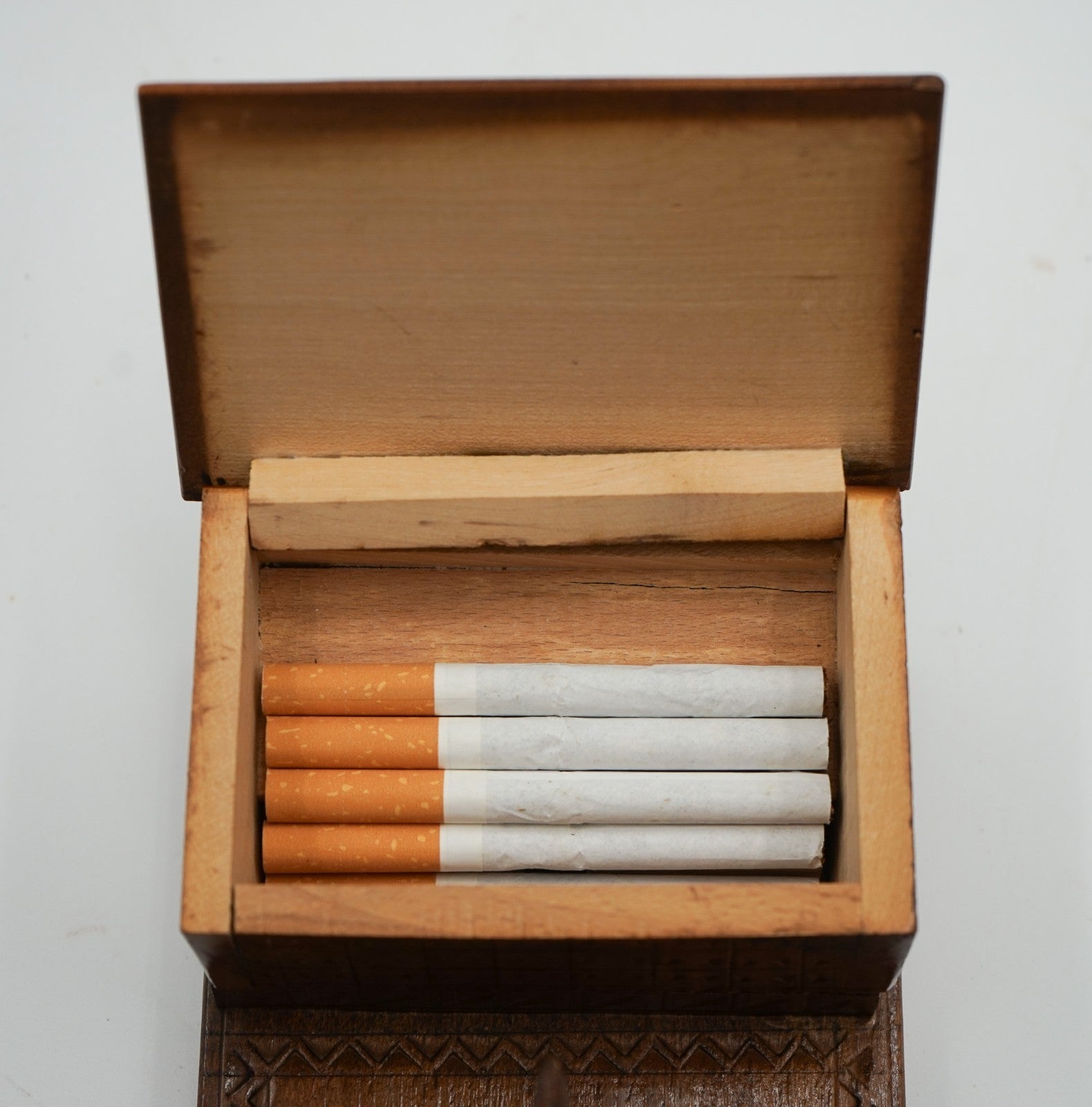 CIRCA 1950'S BIRDIE CIGARETTE DISPENSER CARVED WOOD BOX