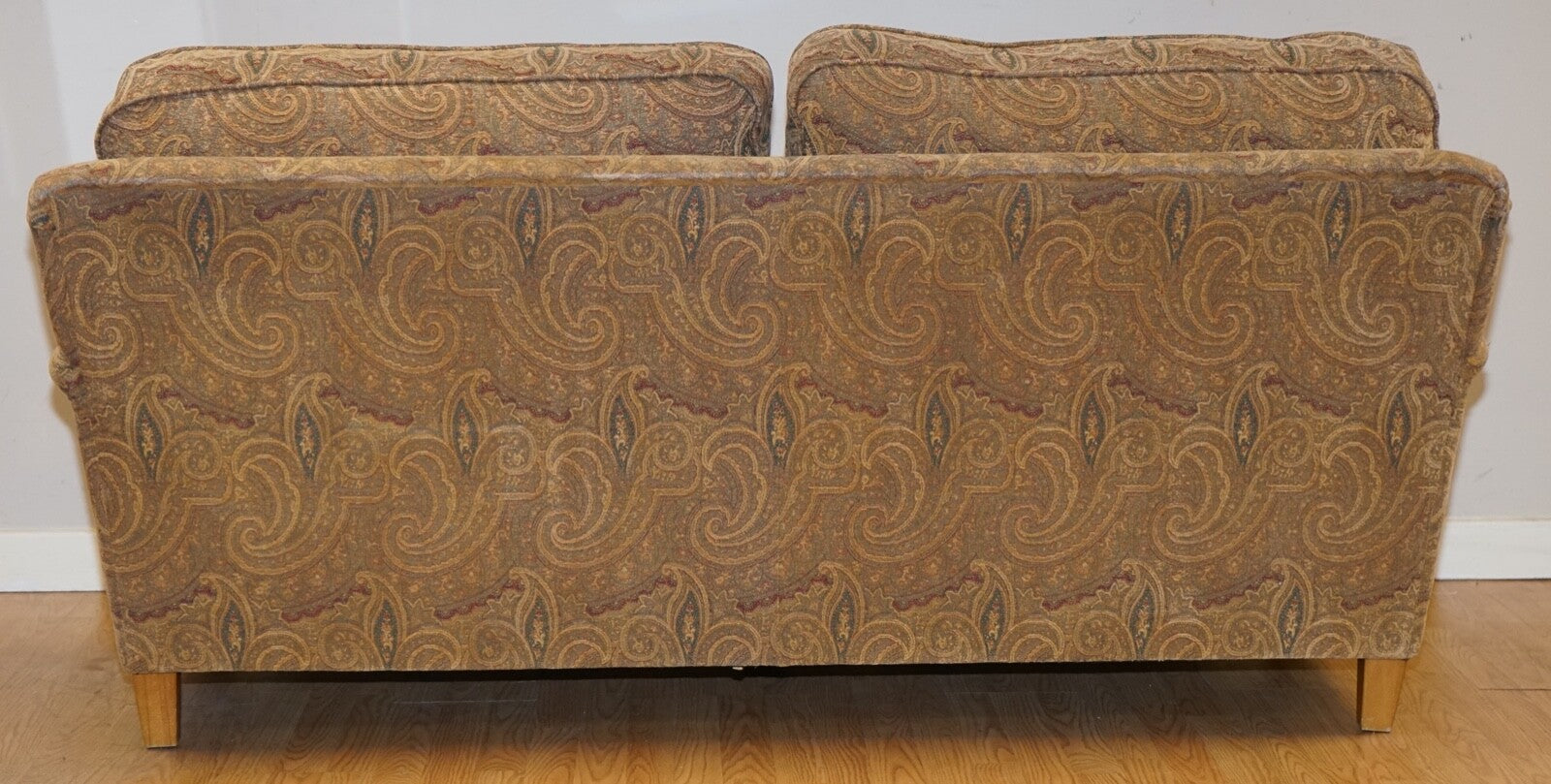 MULBERRY DESIGNER RARE MADE TO ORDER FEATHER FILLED HOWARD STYLE TWO SEATER SOFA