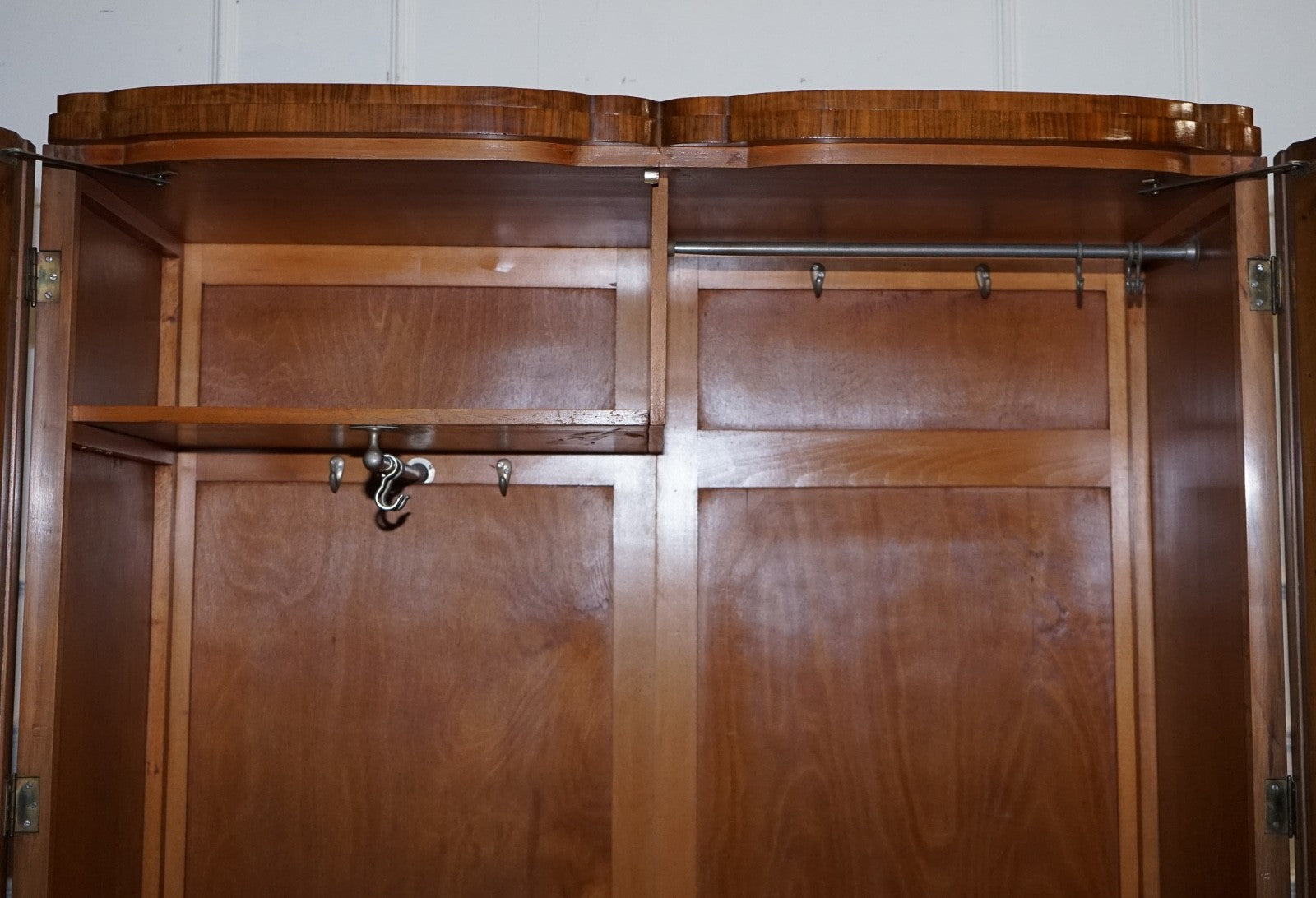 ANTIQUE CIRCA 1930'S ENGLISH BURR WALNUT ART DECO TWO DOOR WARDROBE