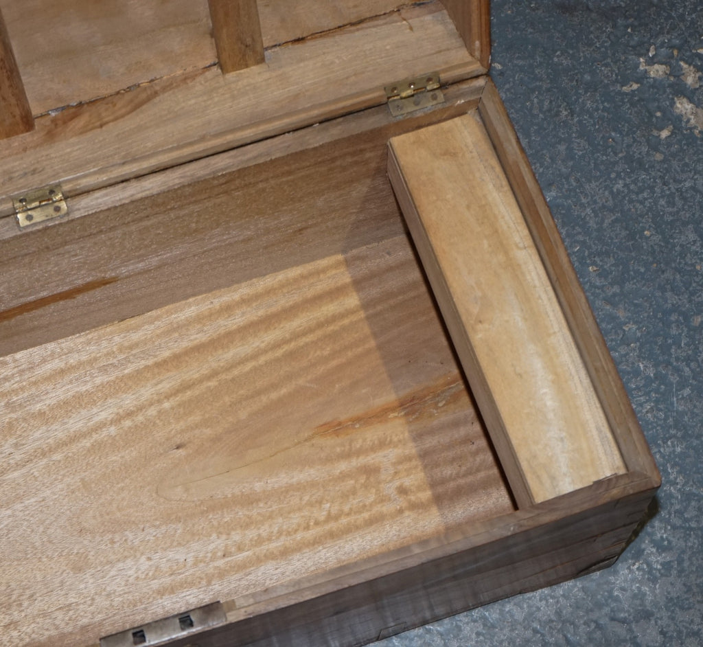 19TH CENTURY ENGLISH ANTIQUE FULLY RESTORED CAMPHOR WOOD CHEST STORAGE TRUNK
