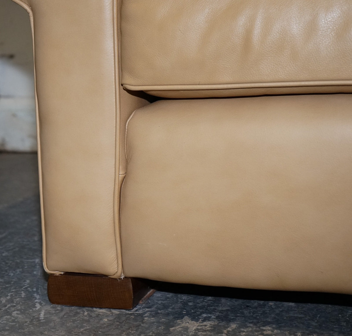 FINE LATTE BROWN LEATHER TWO SEATER SOFA MADE BY MULTIYORK ENGLAND