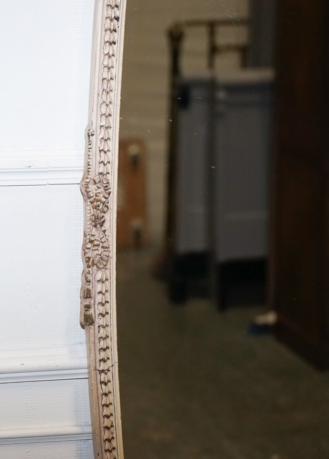 BEAUTIFUL VINTAGE OVAL LONG WALL CARVED FRENCH MiRROR