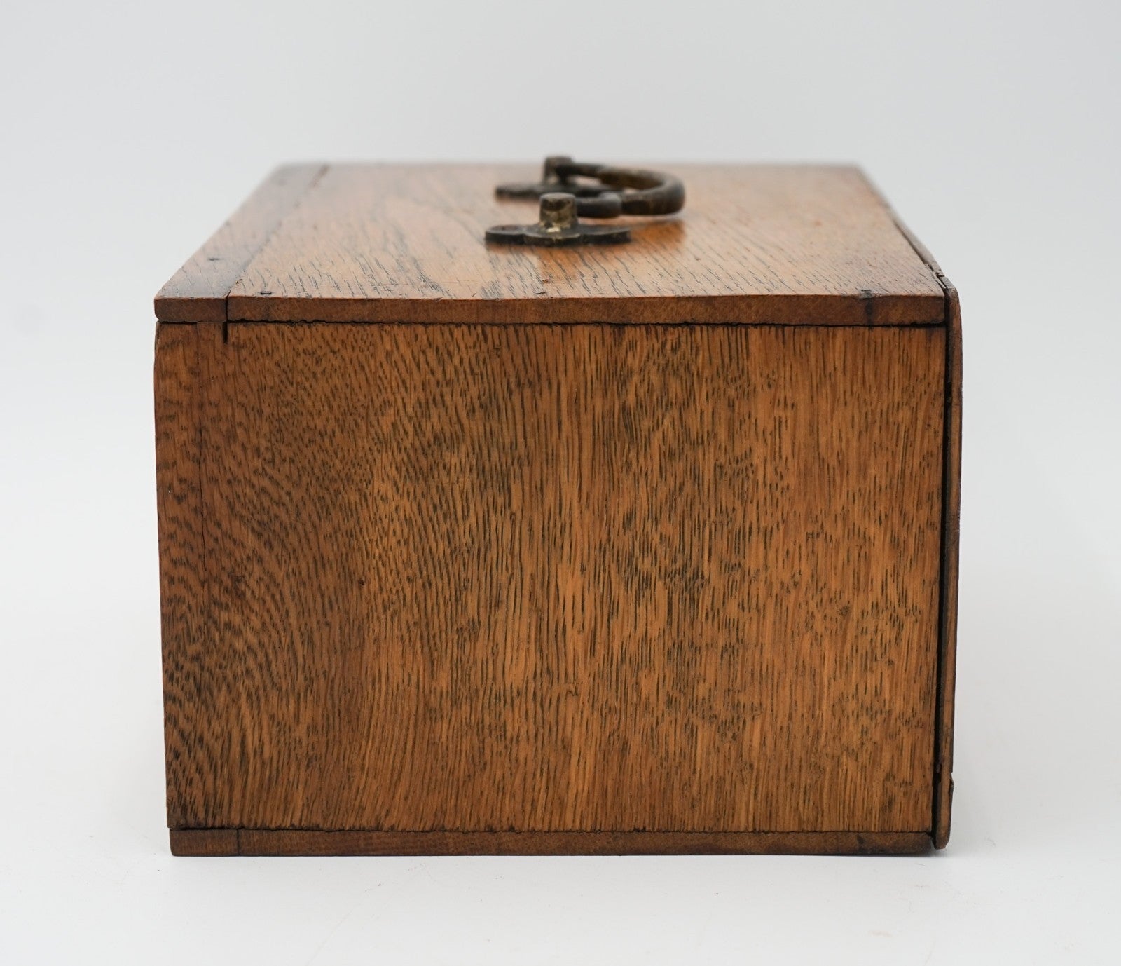 ANTIQUE 1920'S MAHJONG SET WITH ORIGINAL WOODEN BOX BONE & BAMBOO 144 TILES