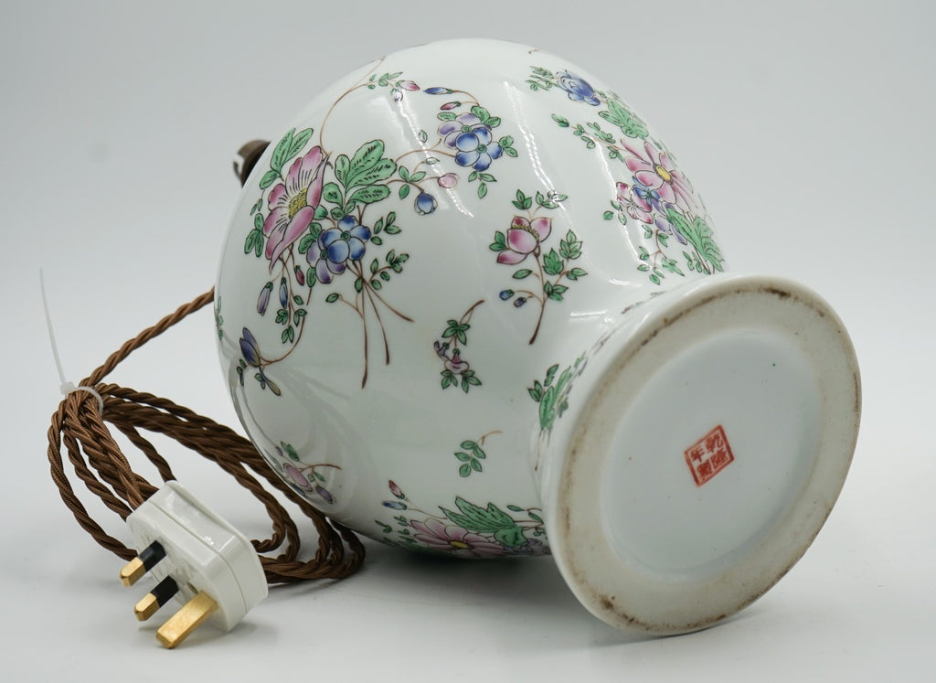 PAIR OF 1960'S CHINESE QIANLONG NIAN ZHI PORCELAIN VASES CONVERTED TABLE LAMPS