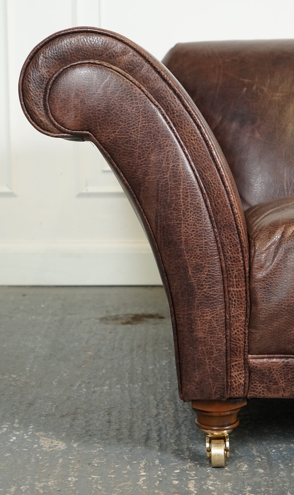 STUNNING FISHPOOLS HERITAGE BROWN LEATHER 2 TO 3 SEATER SOFA