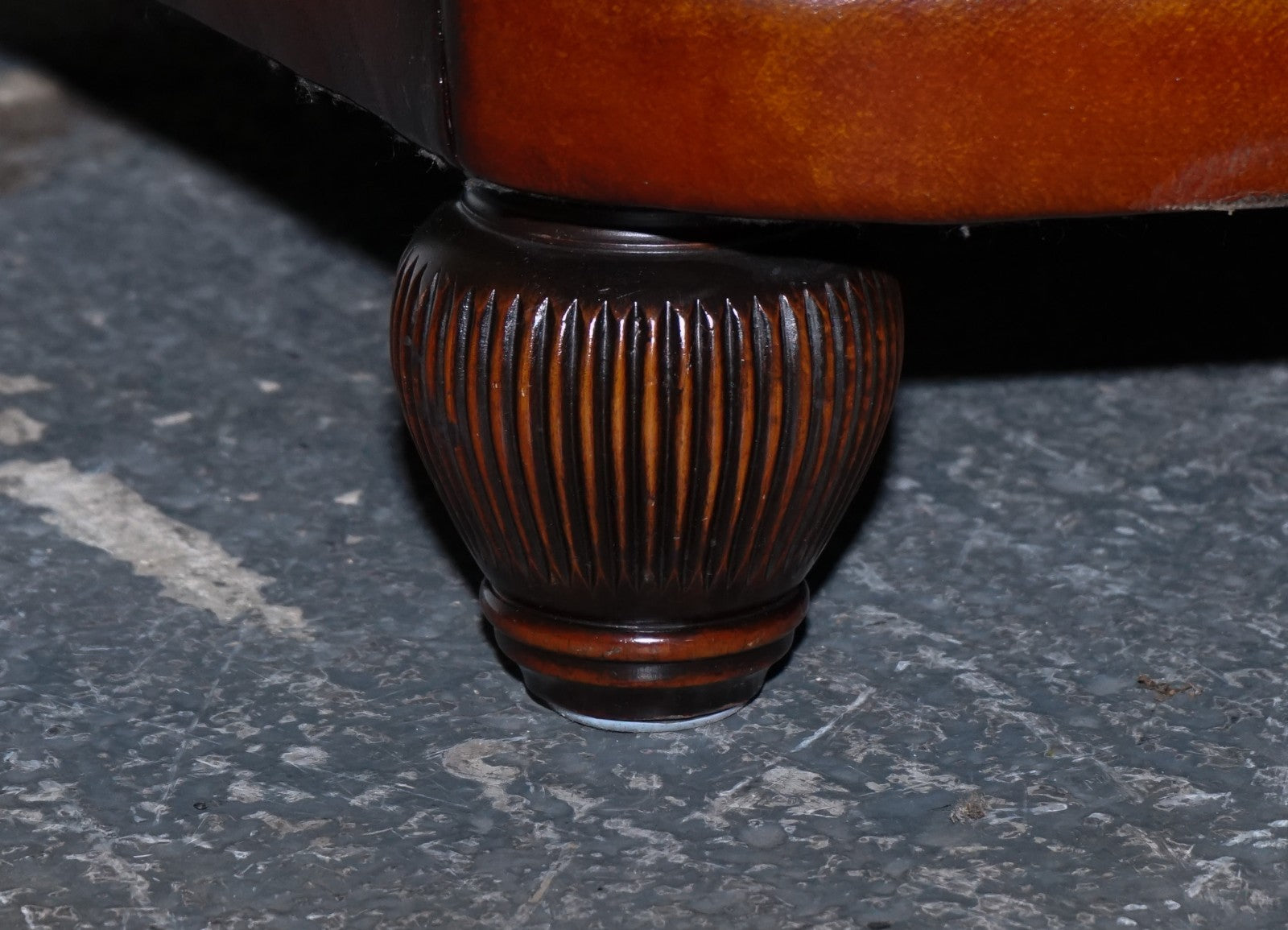 RESTORED HAND DYED LEATHER 2.5 SEATER CHESTERFIELD TETRAD OSCAR SOFA