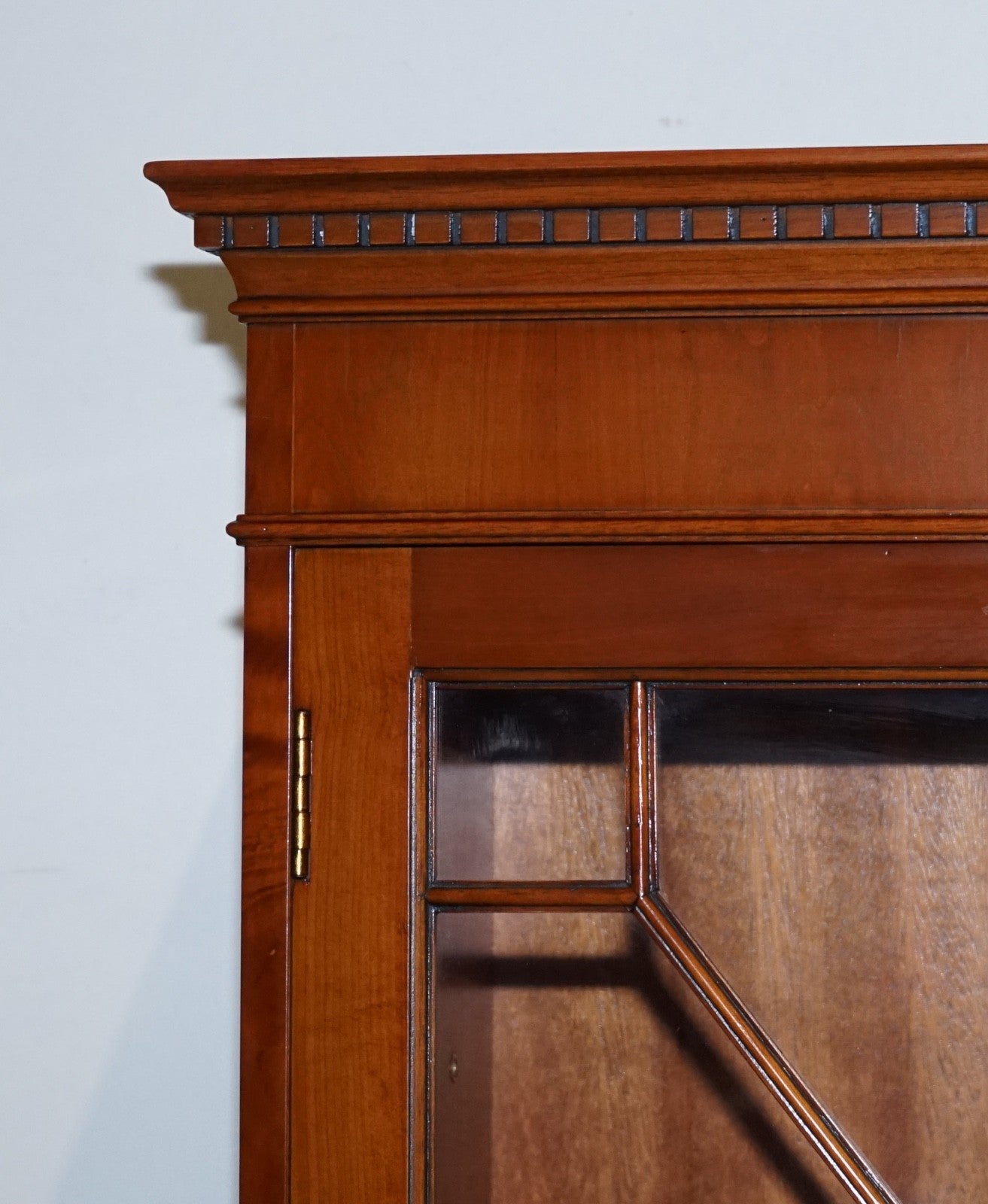 VINTAGE GEORGIAN STYLE YEW WOOD FOUR DOOR DISPLAY CABINET BOOKCASE