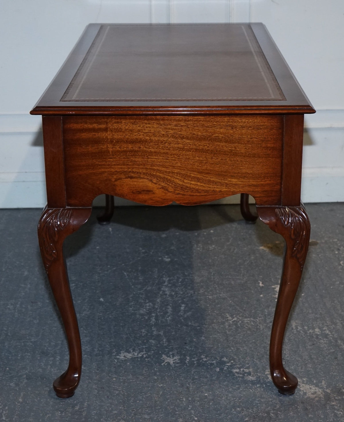 ENGLISH ANTIQUE STYLE WRITING DESK WITH BROWN LEATHER GOLD EMBOSSED TOP