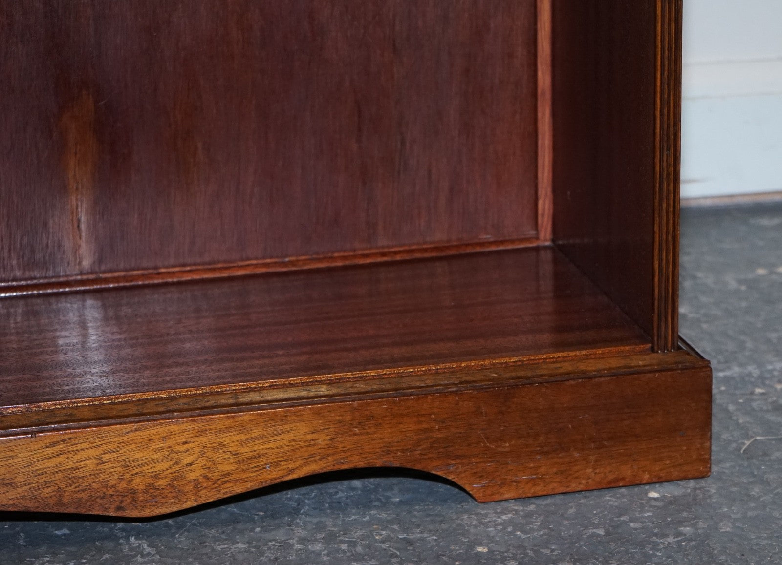 VINTAGE DWARF OPEN BOOKCASE WITH FIXED SHELVES