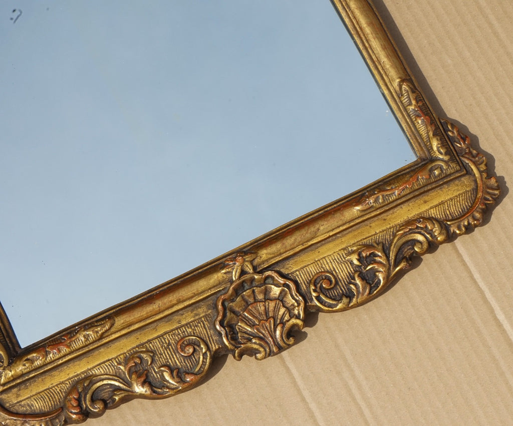 ANTIQUE GEORGE III CHIPPENDALE STYLE GILTED WALL MIRROR
