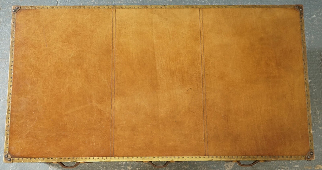 ABSOLUTELY STUNNING VINTAGE FULL LEATHER DESK WITH THREE DRAWERS MADE BY ESQUIRE