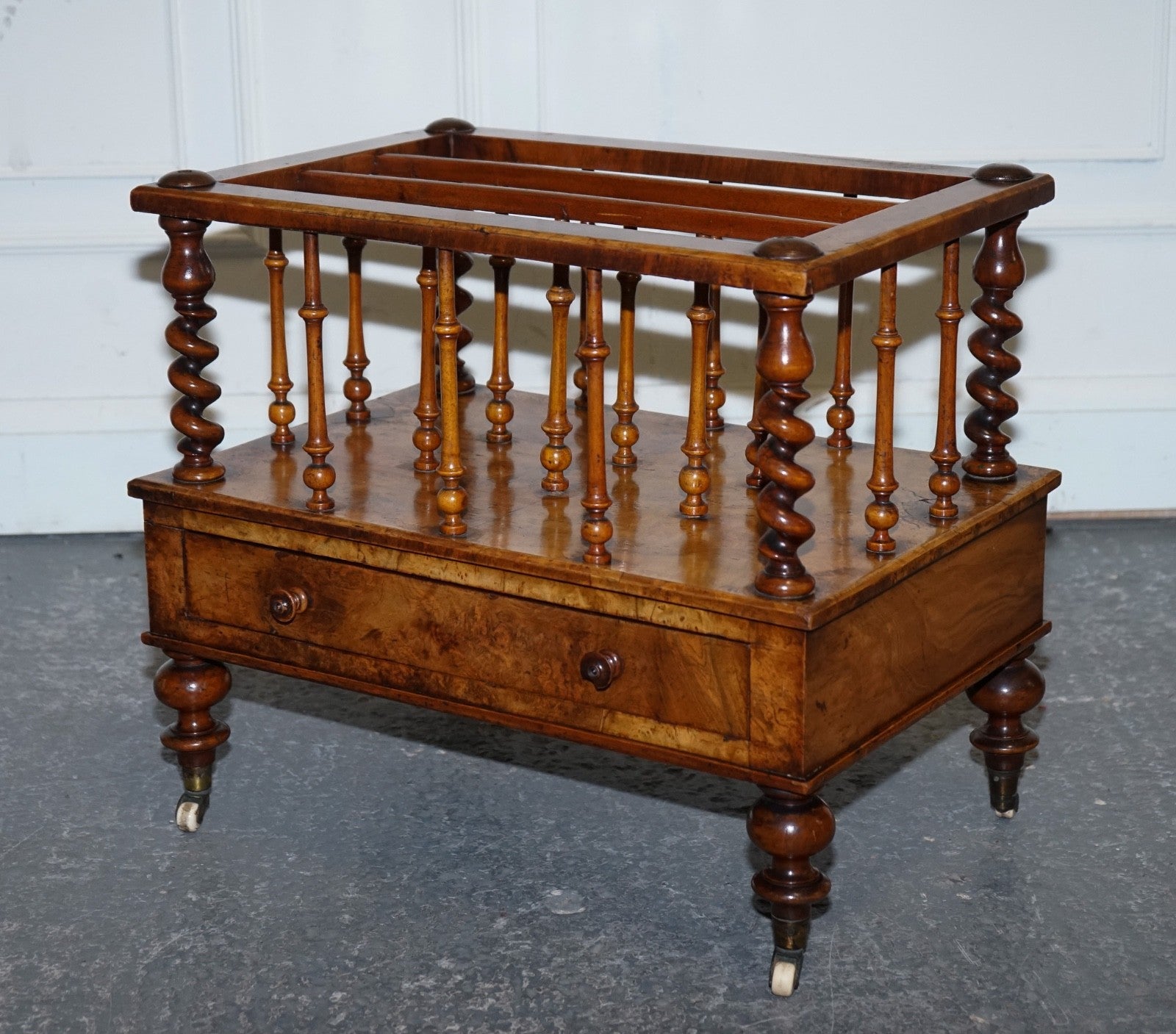 FINE ANTIQUE VICTORIAN 1860 BURR WALNUT CANTERBURY MAGAZINE RACK BOBBIN COLUMNS