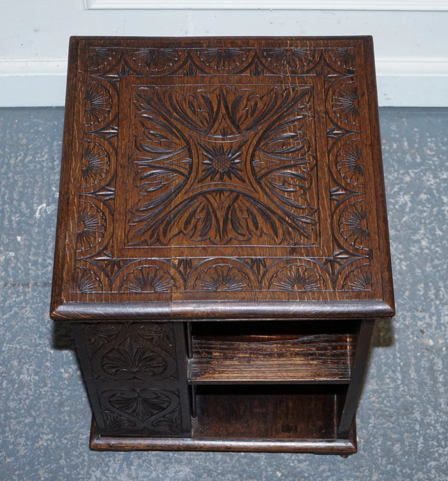 ANTIQUE VICTORIAN ENGLISH SOLID OAK CARVED JACOBEAN REVOLVING OPEN BOOKCASE