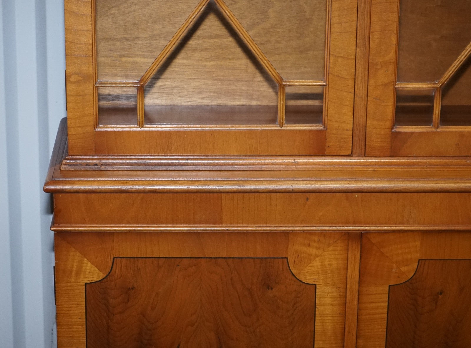 VINTAGE ENGLISH BURR YEW WOOD 3 DOOR ASTRAGAL GLAZED DISPLAY BOOKCASE CABINET