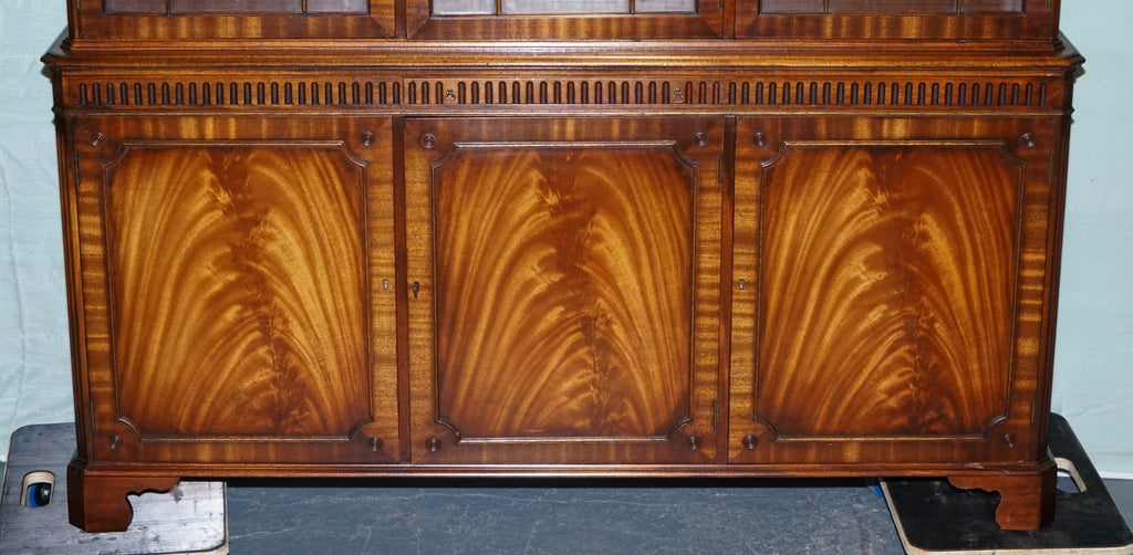 ViNTAGE BEVAN FUNNELL HARDWOOD BREAKFRONT BOOKCASE DISPLAY CABINET