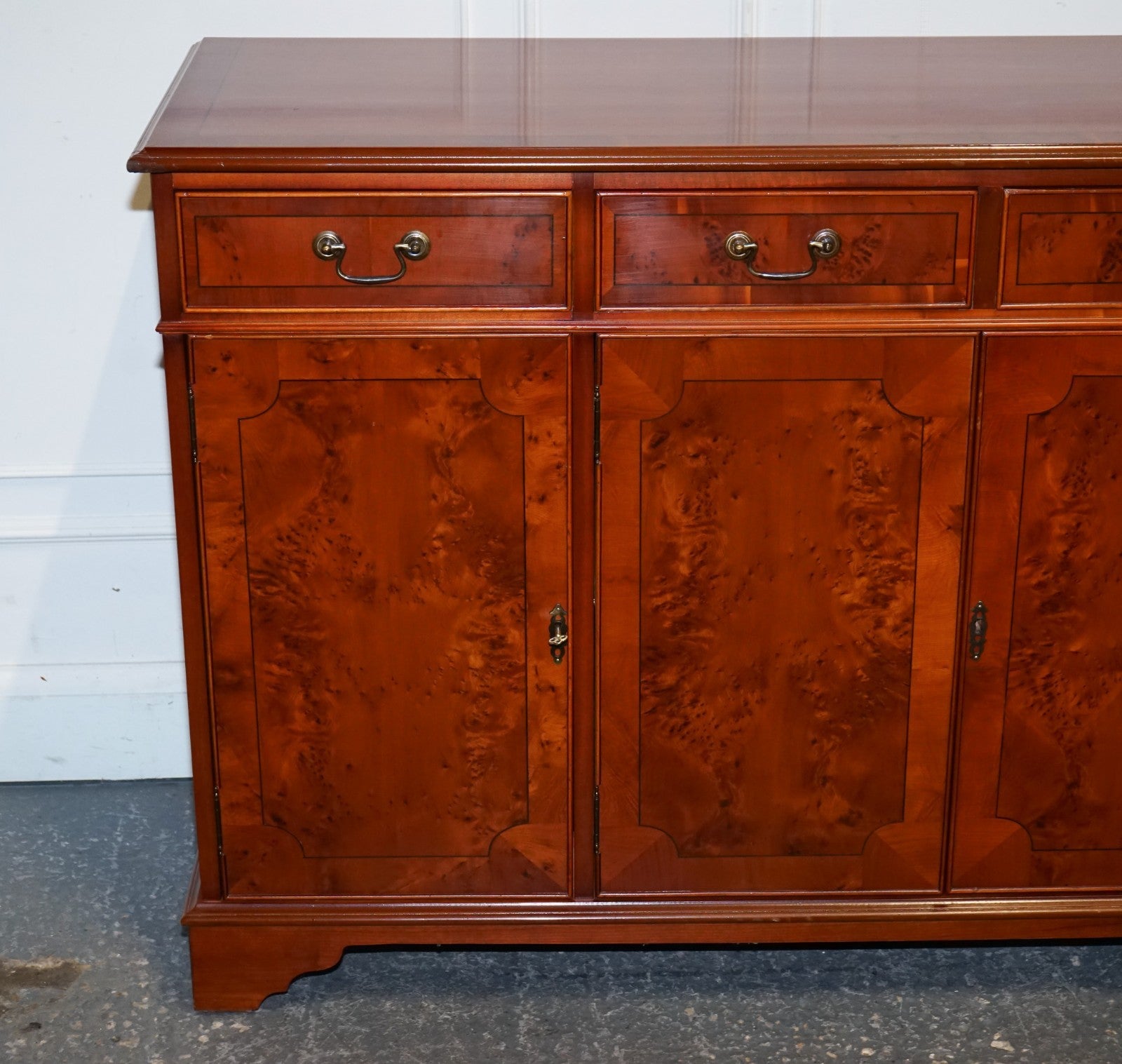 VINTAGE BURR YEW WOOD SIDEBOARD WITH FOUR CUPBOARDS & DRAWERS