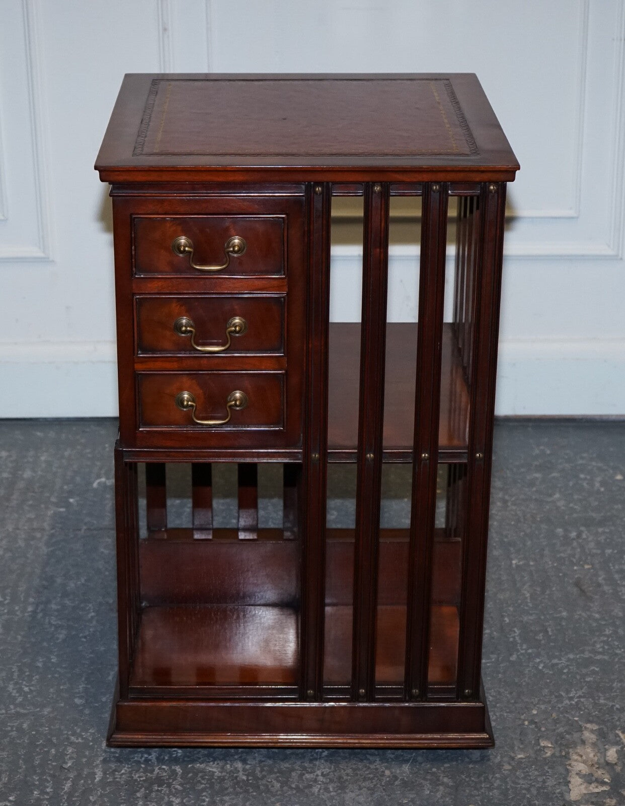 STUNNING REVIVAL INLAID REVOLVING BOOKCASE END TABLE WITH BROWN AGED LEATHER TOP