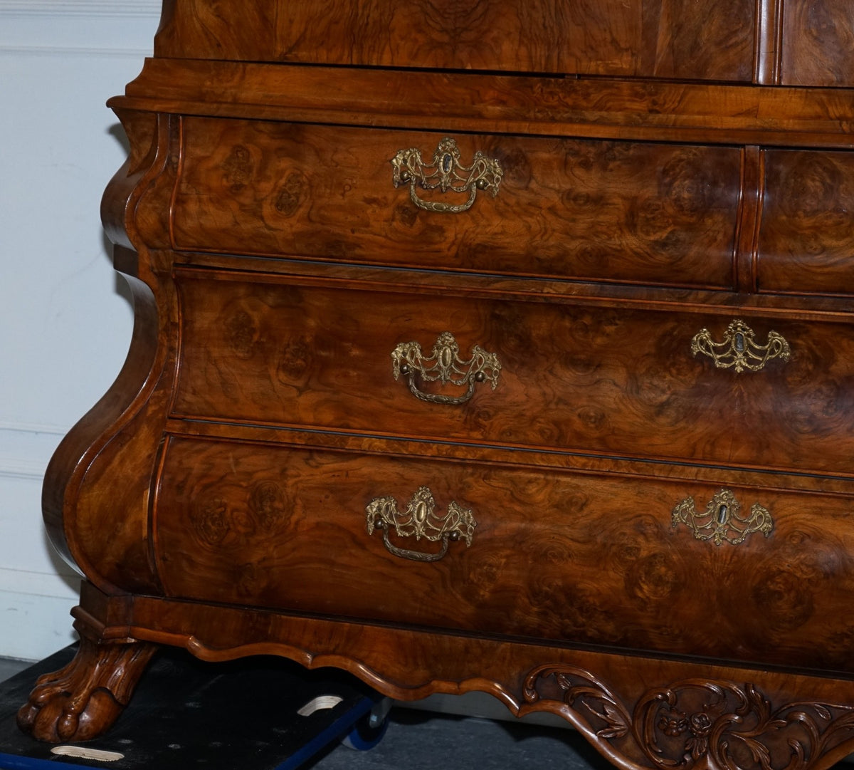 ANTIQUE CIRCA 1750 DUTCH LOUIS XV STYLE BURR WALNUT BOMBAY LINEN PRESS CABINET